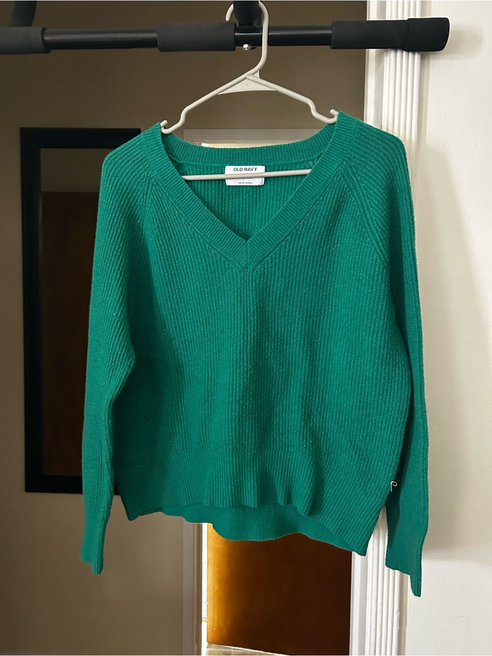 Old Navy Women's Kelly Green  V-Neck Sweater
